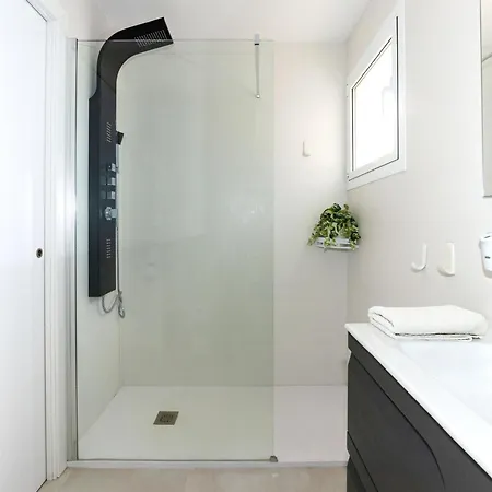 In With Stunning Sea Views Apartament *