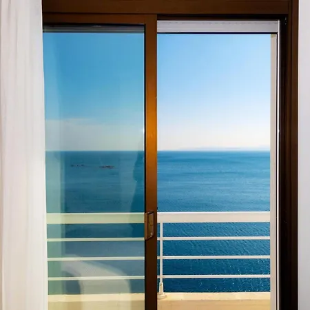Beautiful 2-bedroom For 5 People *