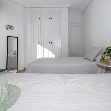 Beautiful 2-bedroom For 5 People Apartment *
